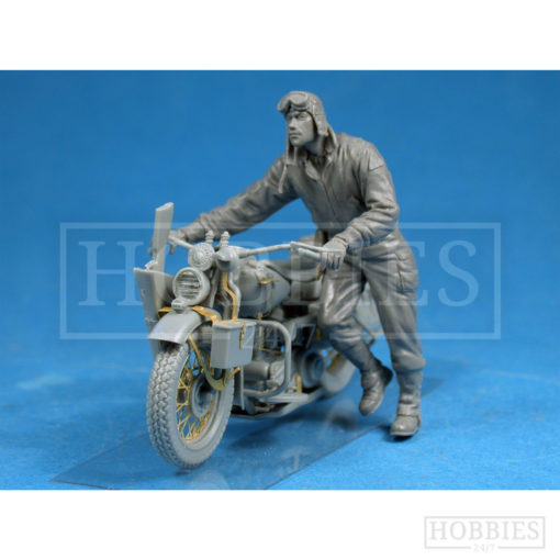 Miniart U.S. Soldier Pushing Motorcycle 1/35 Picture 2