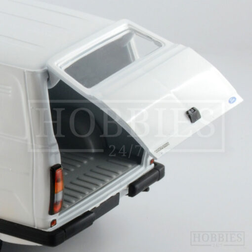 Italeri Ford Transit Van Mkii 1/24 Scale Picture 4